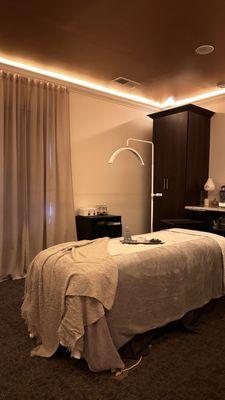 Skin treatment room