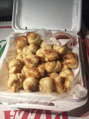 1 order of garlic knots, AMAZING!!