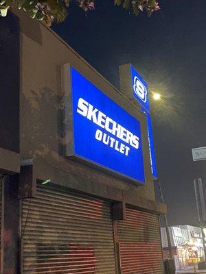 Tienda de Skechers donde discriminaron a mi hijo.