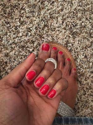 Gel manicure + regular pedicure