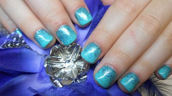 Reverse Glitter Fade over Gel Polish-Nails by Lynn