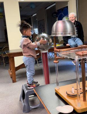 Van de Graaf generator demo