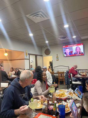 Mi Pueblo dining room