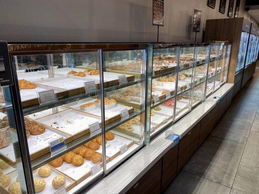 Self-service pastry display case at Paris Baguette