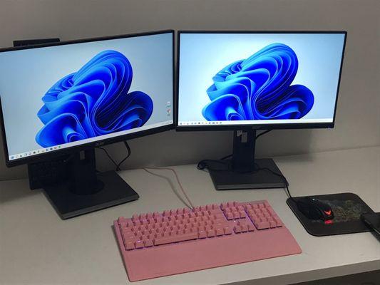 Double 22in Easy rising monitors powered by an i7 processor. Windows 11 installed and ready to crush the work week or a weekend gaming!