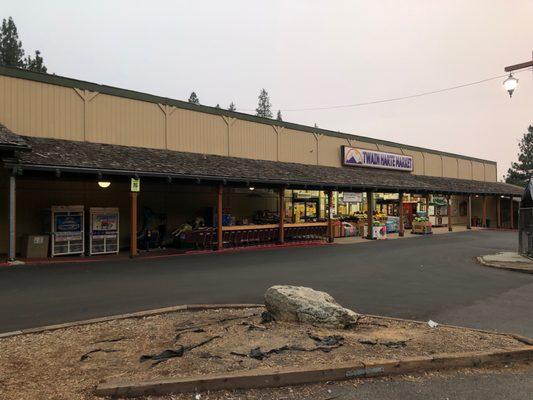 Front entrance to Twain Harte Market.