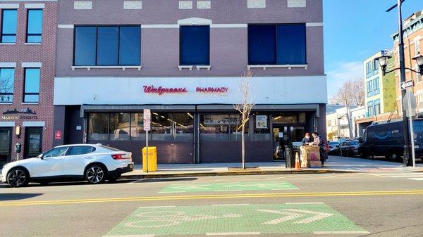 Storefront (12/02/22). @Walgreens #JerseyCity #NewJersey #Drugstore