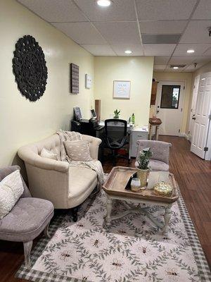 Our cozy waiting area at our Lahaina salon