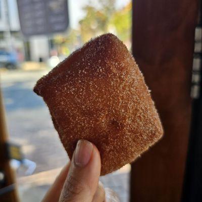 Cinnamon Sugar beignet (4.5/5)