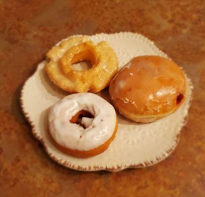 Old Fashioned, iced cake, raspberry filled