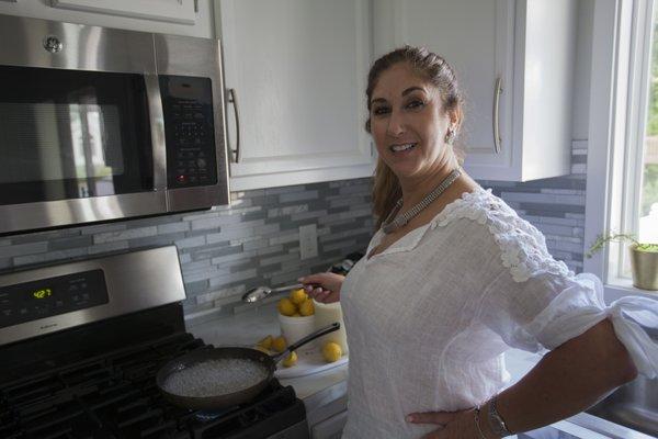 Nabila making her authentic and homemade sugar paste!