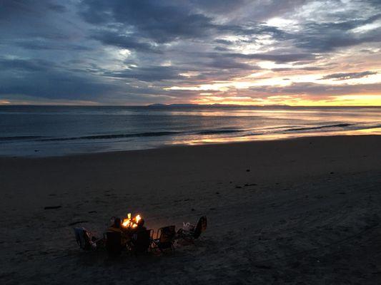 Fire pit at sunset   theBeachcomberCafe.com