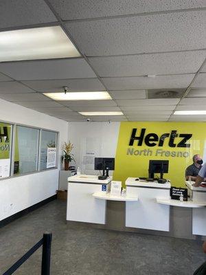 Hertz Car Rental - Fresno - Autocenter HLE