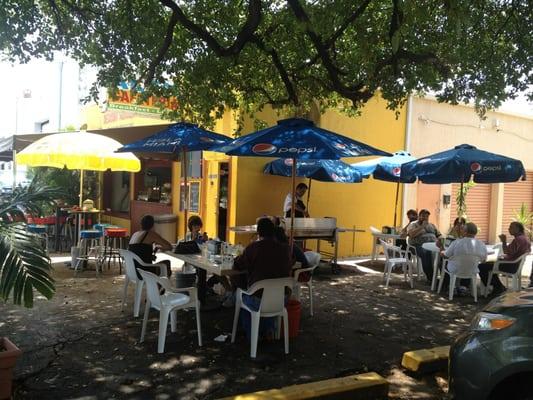 Shade by a BIG tree!  Nice and breezy "al fresco" lunch.