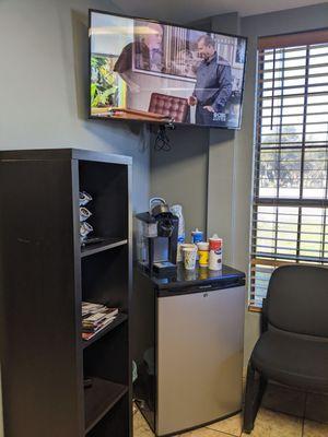 Basic but well stocked area to keep you entertained. Exactly what to expect at your favorite local auto repair service shop.