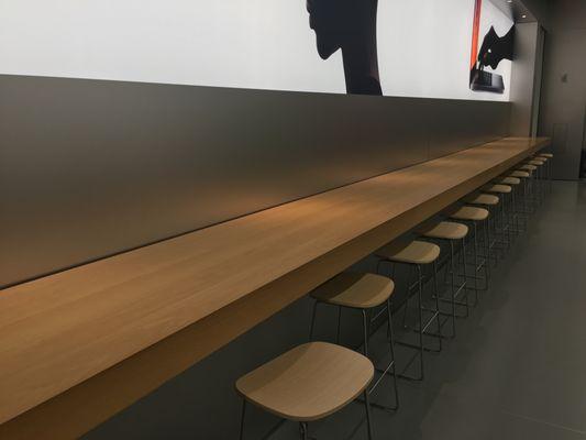 Genius Bar bar seating~