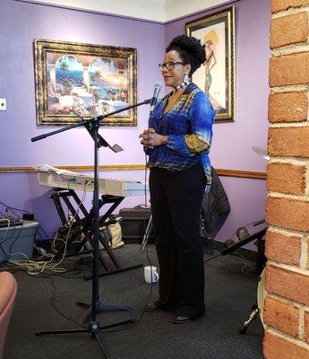 Marion Hayden-Banfield of Detroit's Straight Ahead, leads Hannan participants in a musical exercise at a recent event.