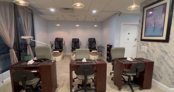 Diva Professionals is offering Booth and Suite Rental for Hair, Nails, Esthetics, Massage and More! Inquire about a rental today!