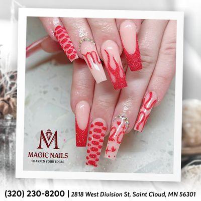 Embrace the warmth of autumn with stunning red nails! Elevate your fall style and make a statement with this bold and chic nail design.