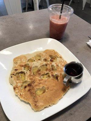 Oatmeal pancake with bananas