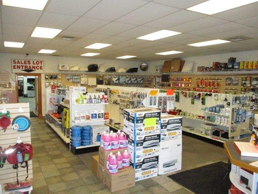 Large part showroom with everything you need!