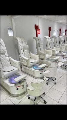 New high technology luxury Royal pedicure chairs to give our costumes an Amazing Spa Experience.