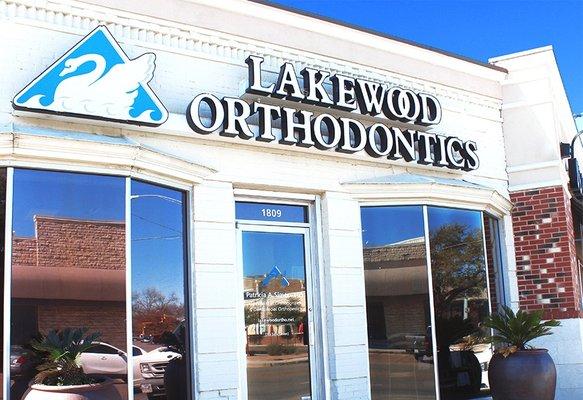 Lakewood Orthodontics Sign