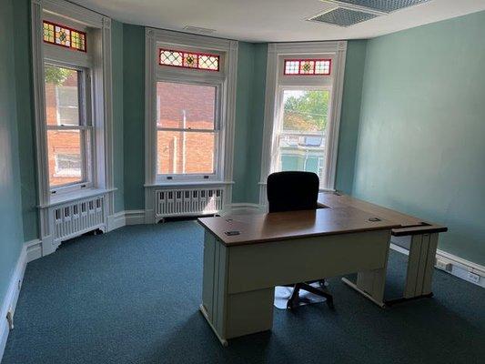 Office - quiet, clean with many amenities