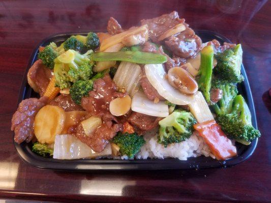 Beef with mixed vegetables, white rice.