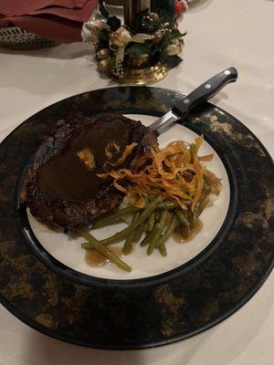 Ribeye with mashed potatoes and green beans