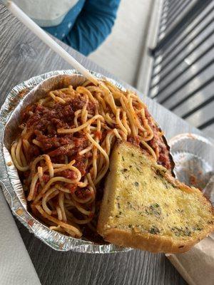 Spaghetti & garlic bread