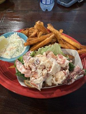 Lobster roll w/mayo and sweet potato fries