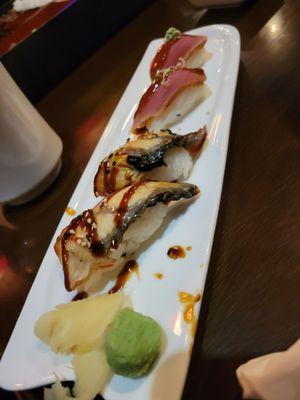 Eel and tuna sushi