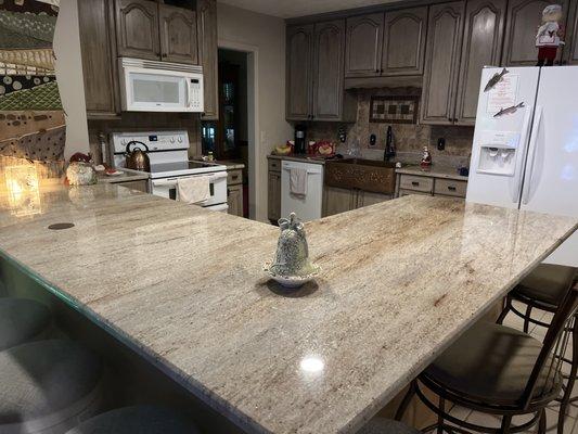 avigna granite countertop.