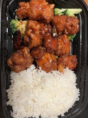 S22. General Tso's Chicken Dinner Special