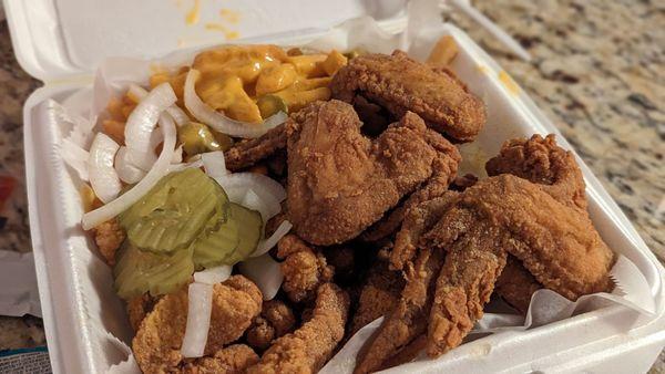 4 wings & catfish nuggets combo, with cheese fries. Comes with pickles, onions, and white bread.