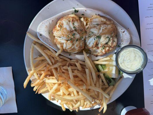 Crab cakes with fries