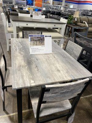 Awesome stable table . Perfect for small apartment