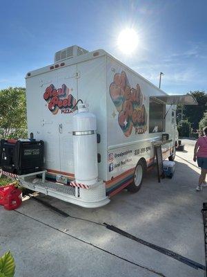 Real Peel food truck, armed with gas and power.