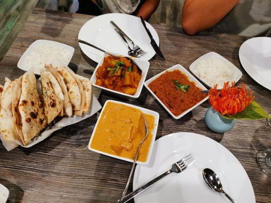 Chicken Tikka masala, Naan platter