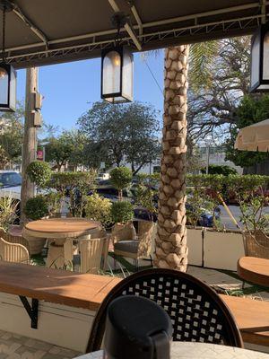 Beautiful weather for breakfast outside at Seasons cafe Miami