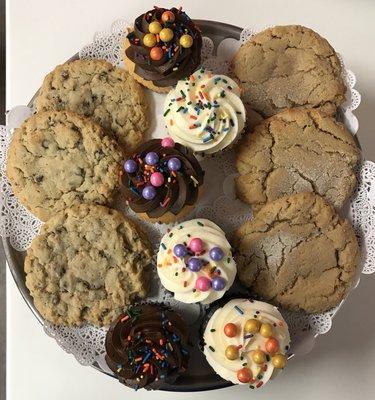 Fresh baked cupcakes and cookies!