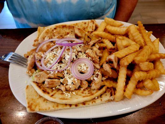 Chicken shwarma with crinkle friess