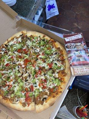 Veggies Pizza and Garlic Knots