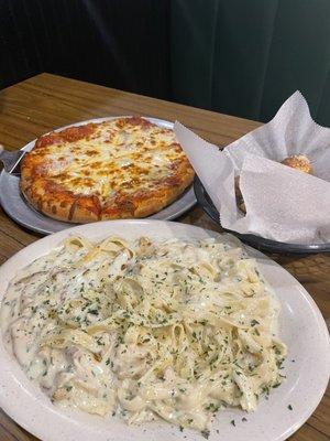 Chicken Fettuccini Alfredo with Garlic Knots