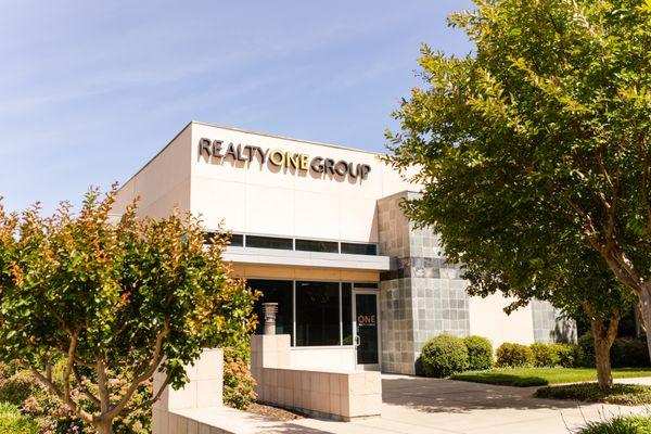 Amy Brand - Realty ONE Group Complete