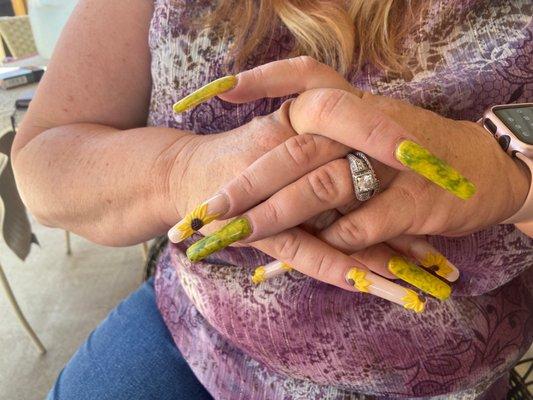 Love my sunflower nails