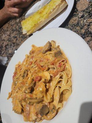 Fettuccine Della Casa Pasta