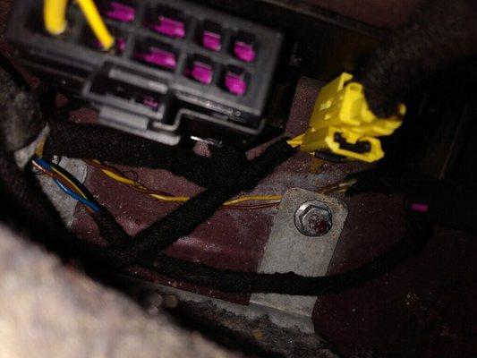 Yellow wire pinched under bracket causing airbag light to come on and possibly air bag to malfunction .