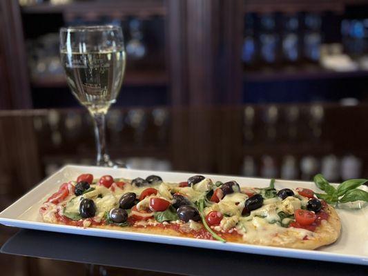 Artichoke garden flatbread pizza